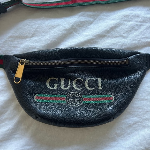 Gucci Fanny pack - black with Gucci logo adjustable - purchased in Italy - Picture 2 of 7